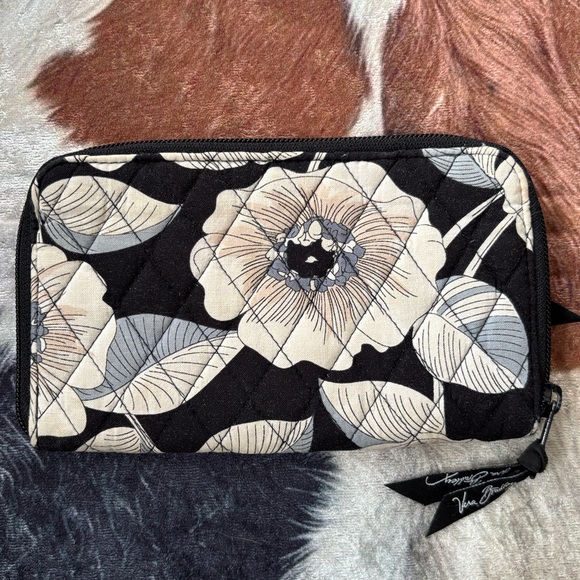 Vera Bradley Set of 3 Vintage Zip Around Wallet Wristlet Cosmetic Pouch Quilted - Picture 14 of 16